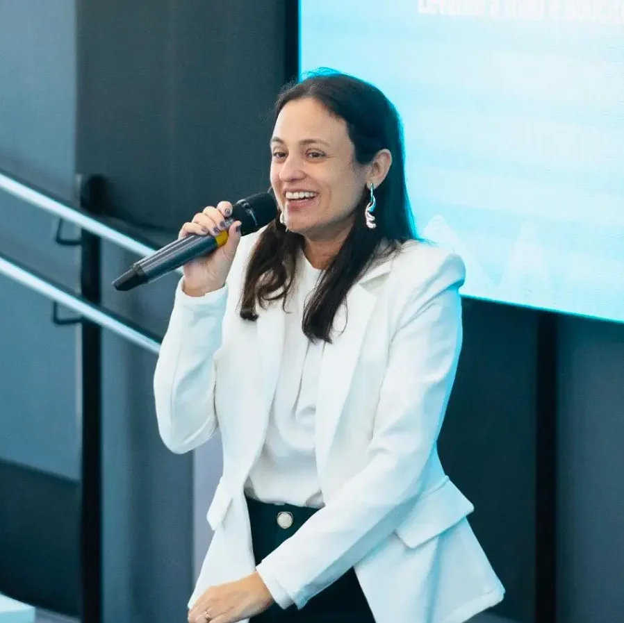 Távira Magalhães, CHRO e Autora Sólides