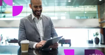 Profissional em cargo de confiança realizando o registro de ponto