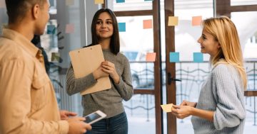 equipe trabalhando com scrum e kanban
